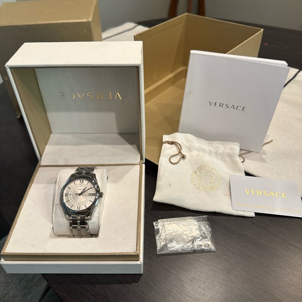 Men’s Versace watch - Picture 4 of 13